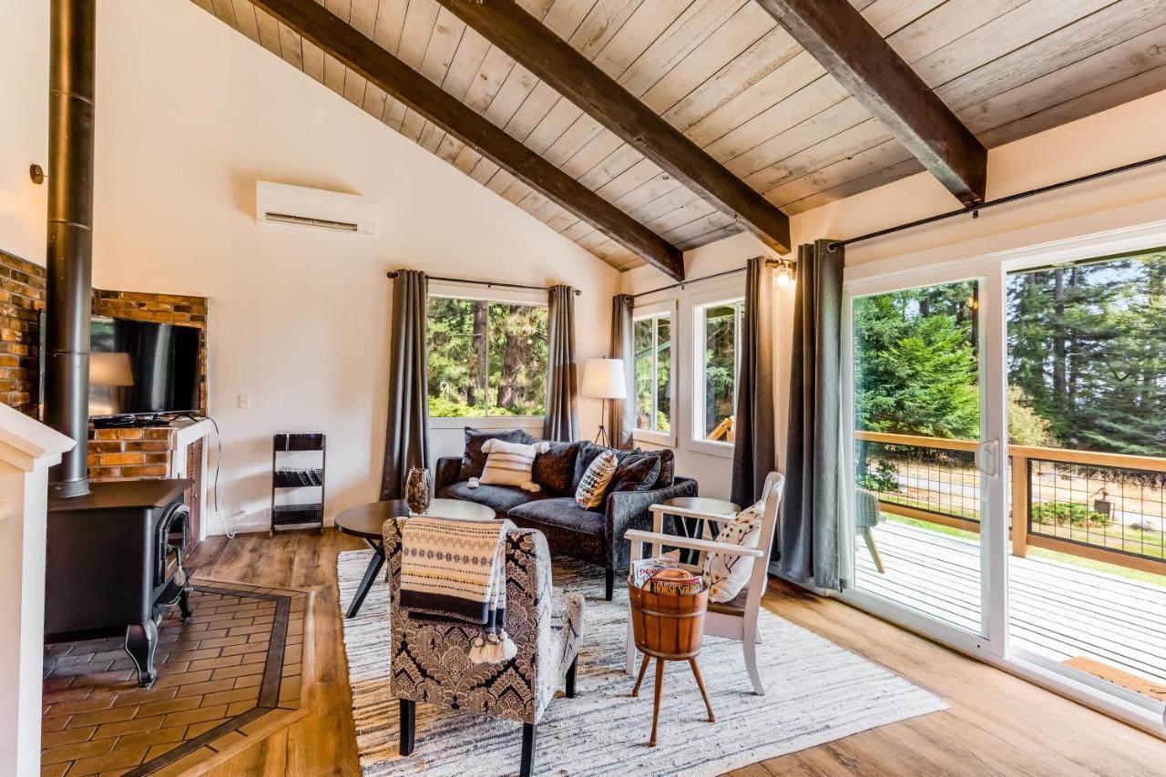 Tall Cedars Cabin By The Water Eastsound Exterior photo